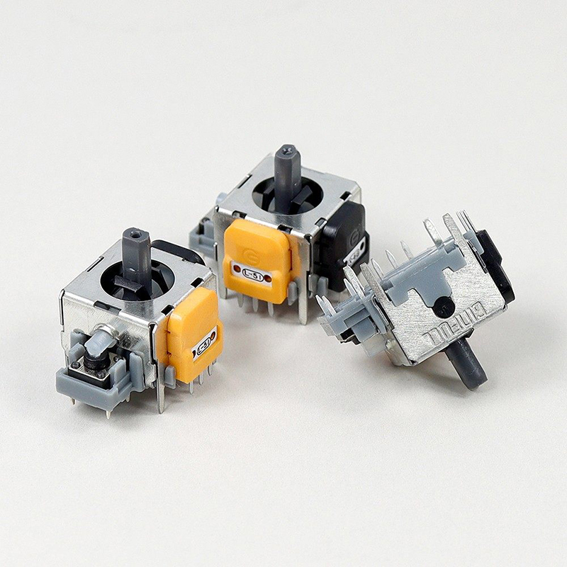 قطعتان من وحدة إصلاح عصا التحك - مراجعة Joystick Module وسعره